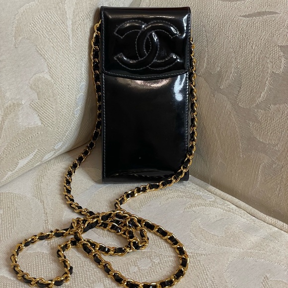 Chanel vintage patent cell phone holder - Picture 4 of 13